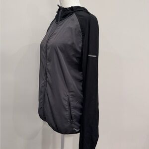 Lightweight Running Room windbreaker